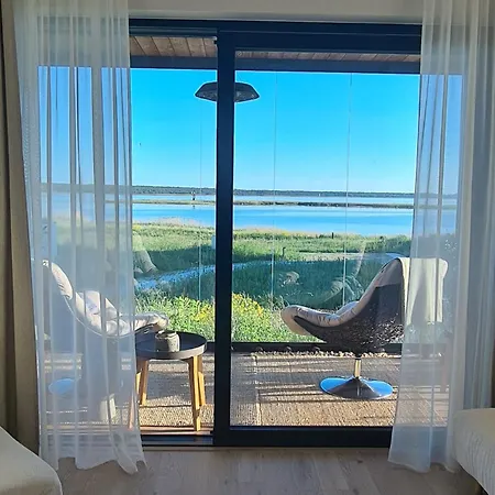 Seaside Getaway דירה *